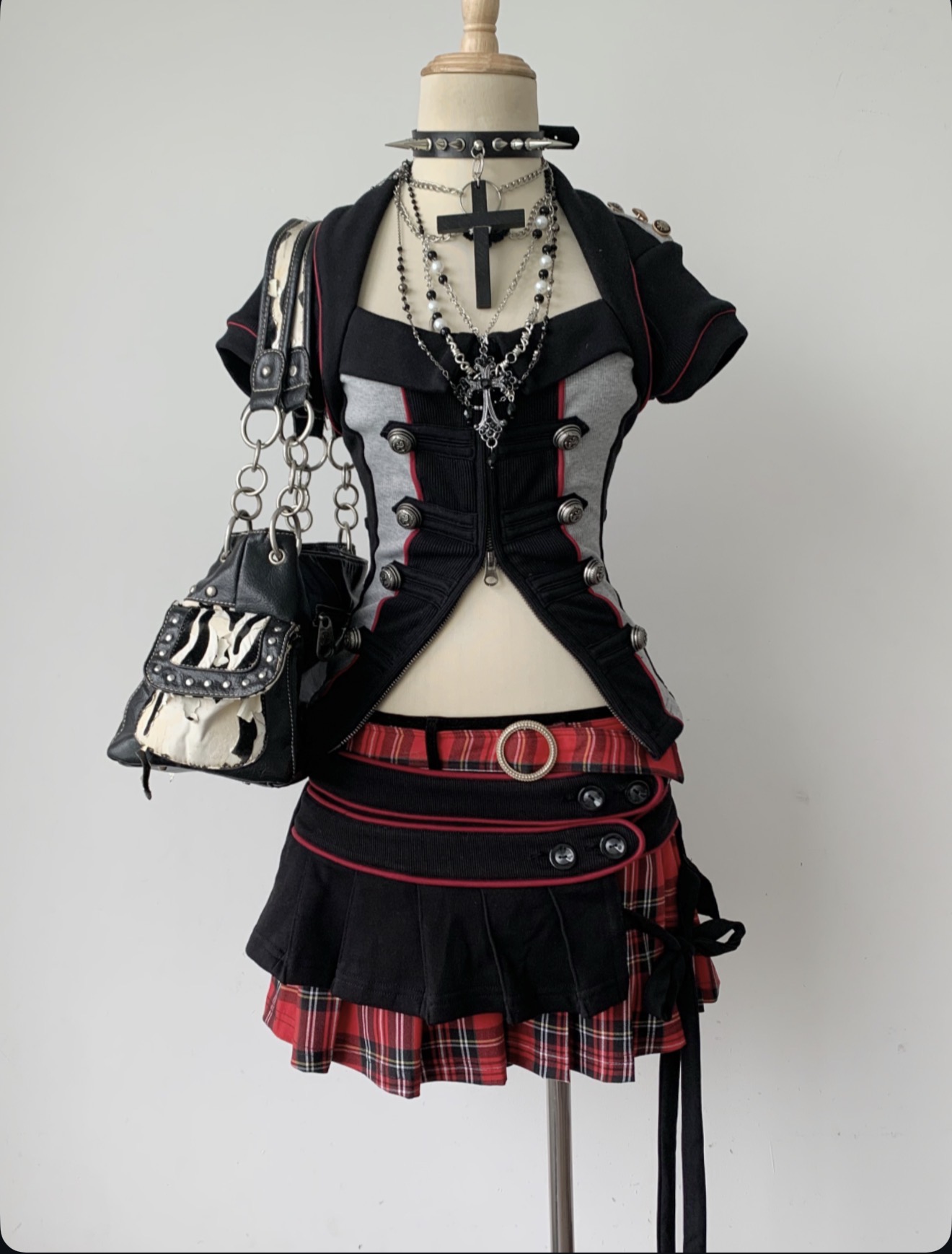 Metal outfit