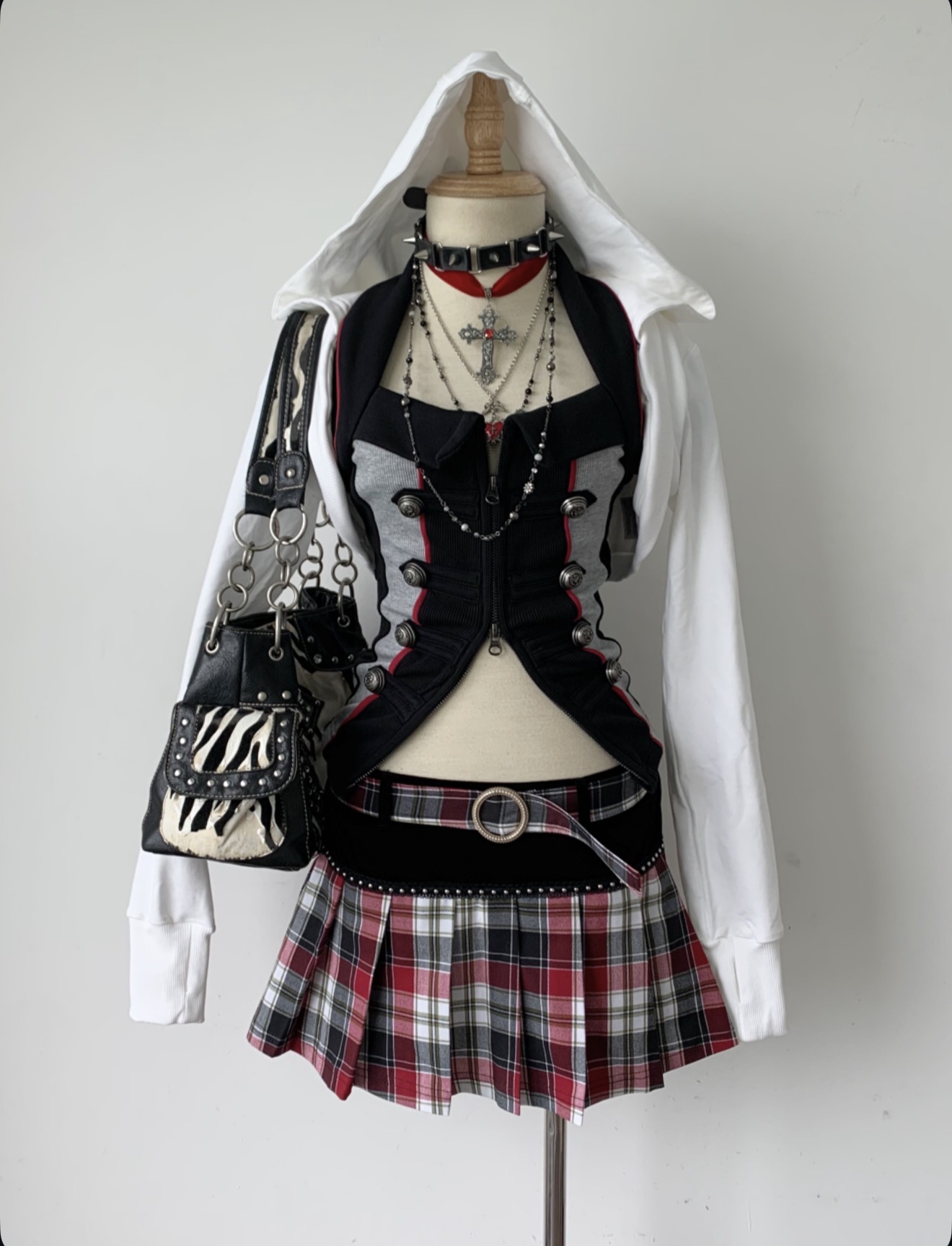 Metal outfit