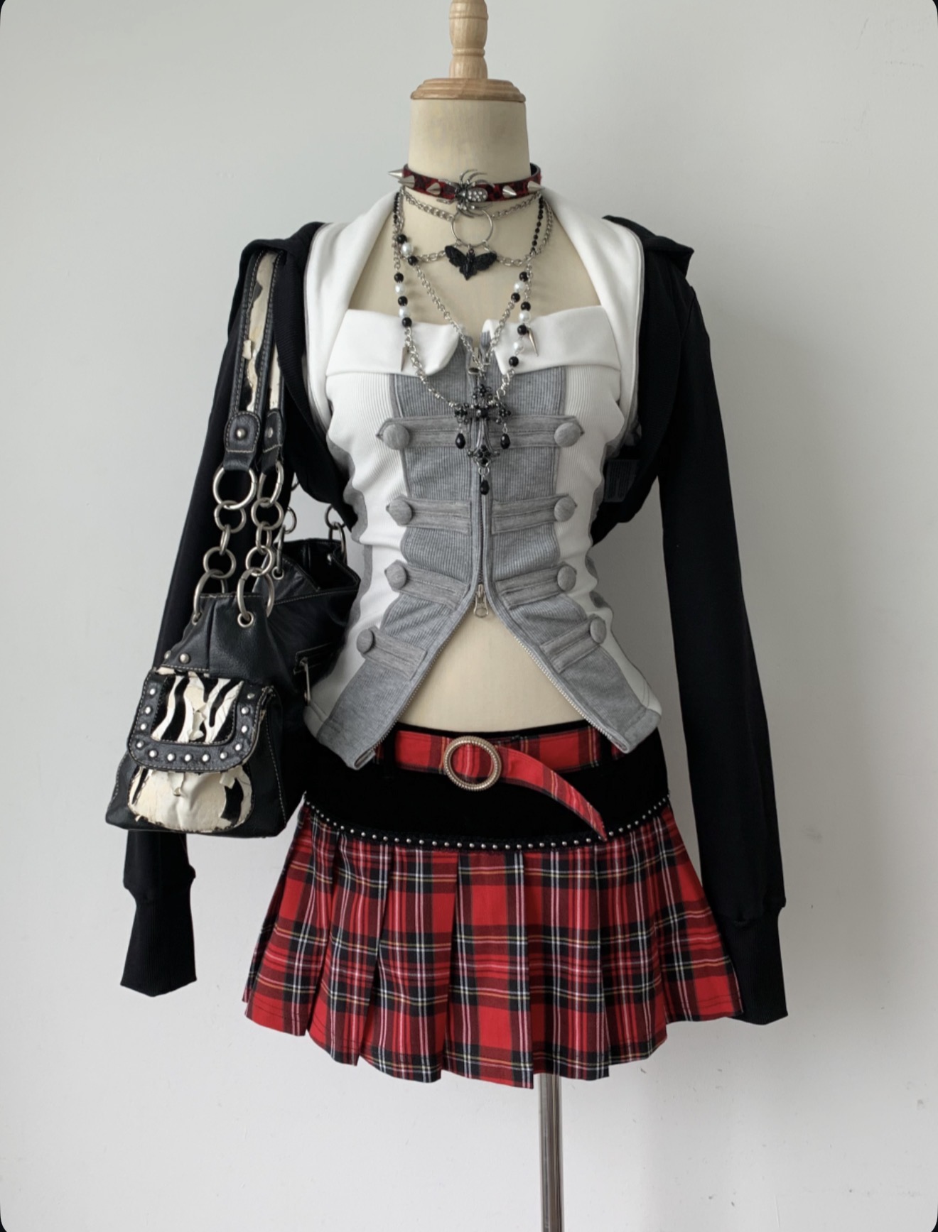 Metal outfit