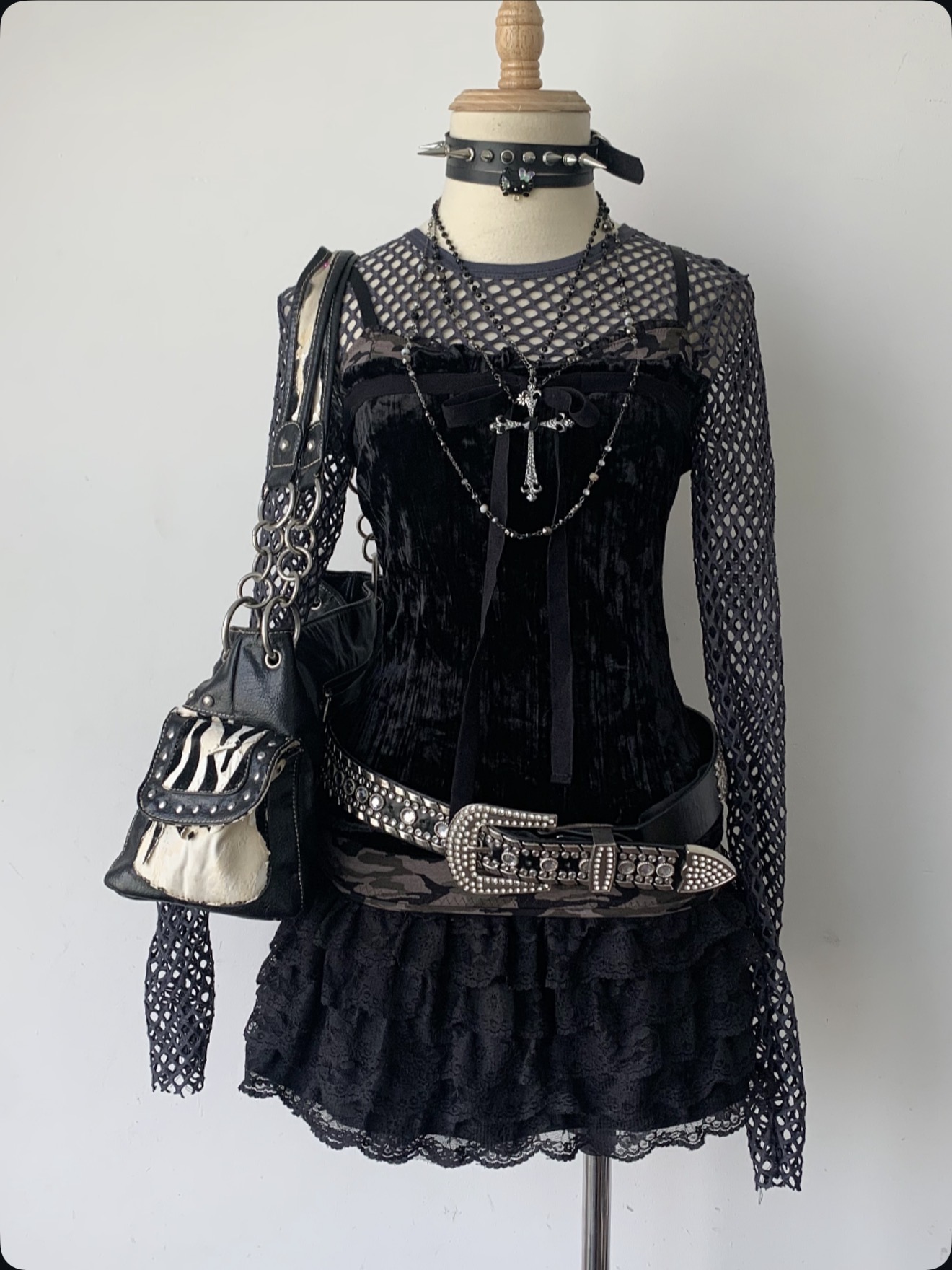 Metal outfit